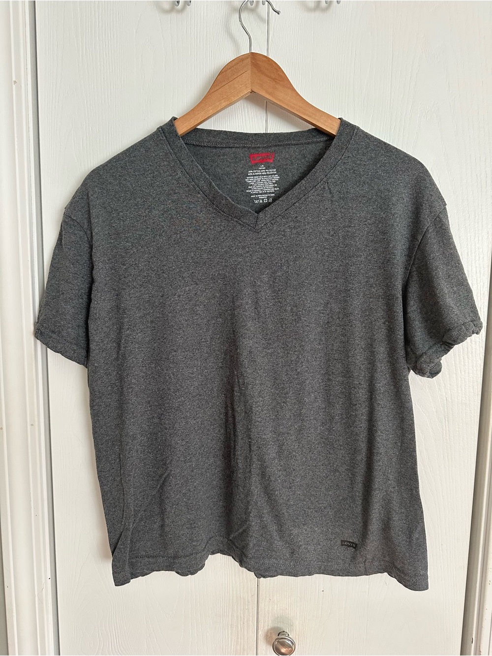 Levi’s Cropped V-Neck Tshirt
